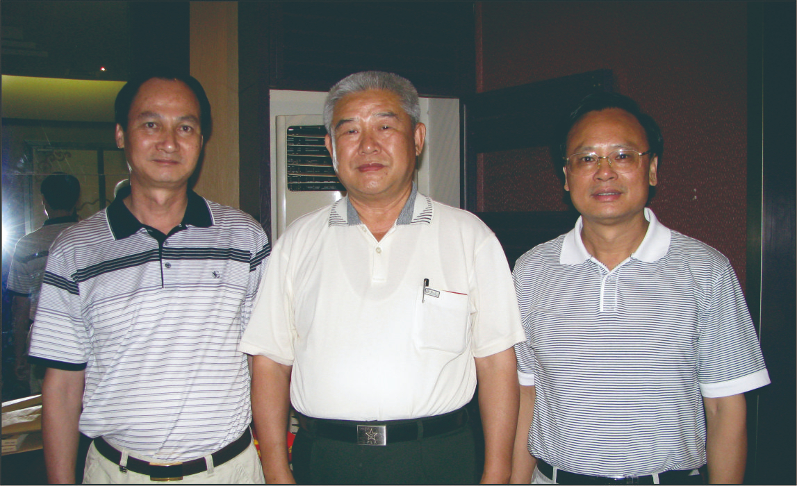 廣西區(qū)發(fā)改委領(lǐng)導陪同中國人民解放軍總參謀部政治部主任賈雪陽軍（照片中）到公司實地考察，并給予“好安節(jié)電器”高度評價